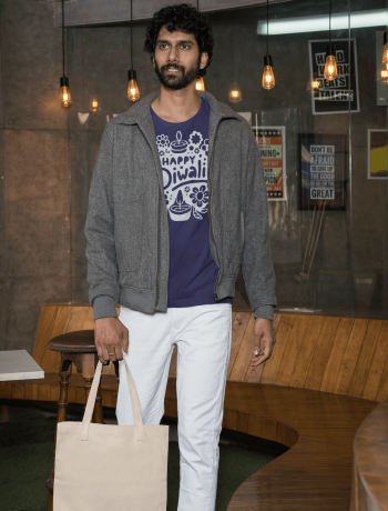 gildan-t-shirt-mockup-of-a-bearded-man-carrying-a-tote-bag-m31780 gildan-t-shirt-mockup-of-a-bearded-man-carrying-a-tote-bag-m31780